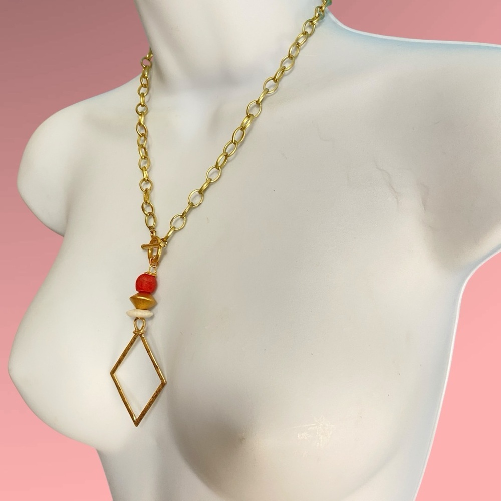 Chunky Gold Tone Matte Chain Toggle Clasp With Geometric Pendant